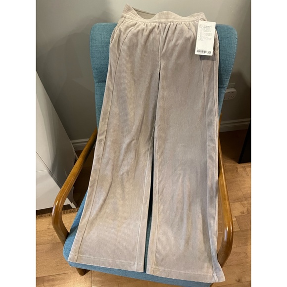 NWT Lululemon Scuba Midrise Wide-Leg Pant Velvet Cord size 4 - Picture 2 of 7